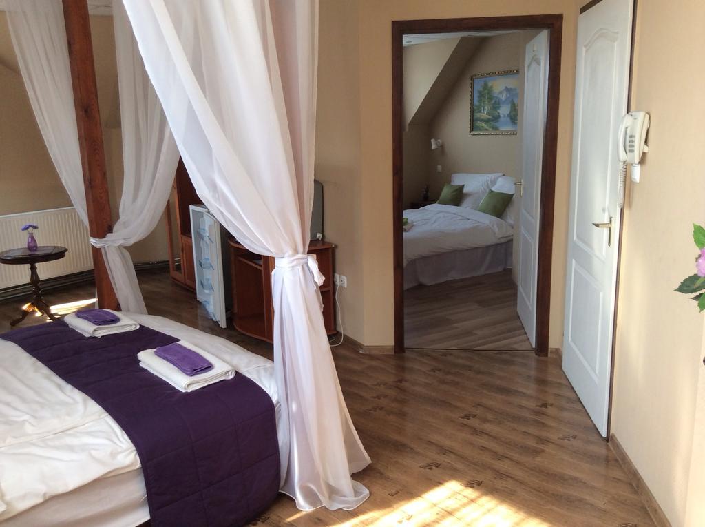 Abszolút Hotel és Panzió Nyírbátor Extérieur photo