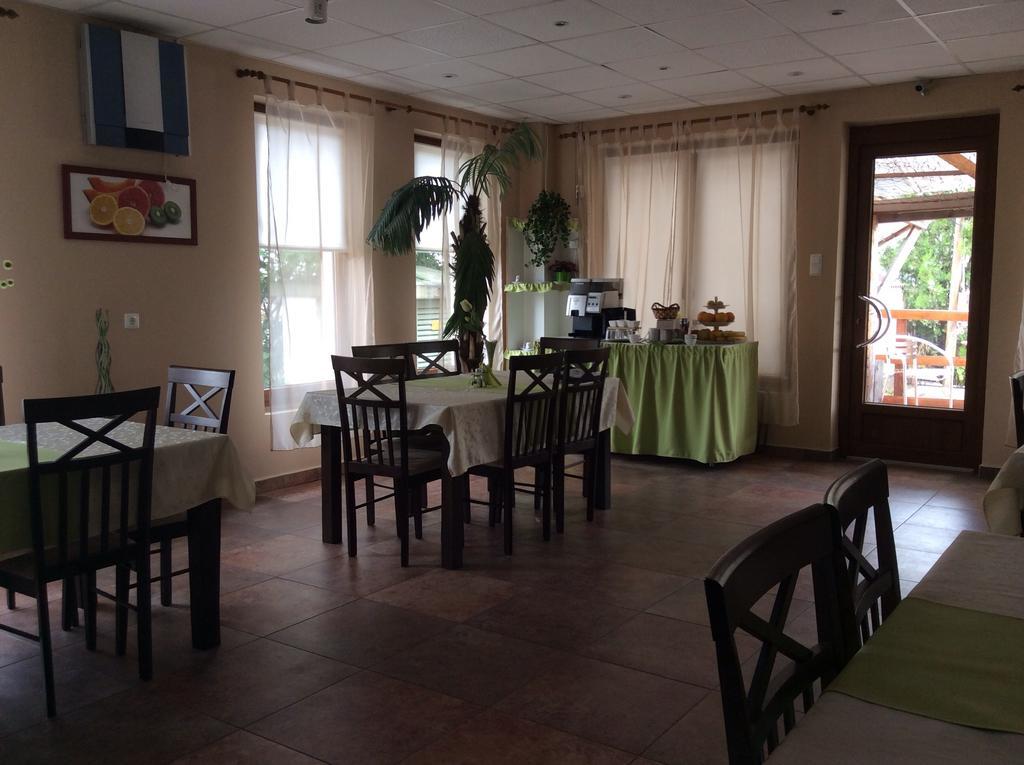 Abszolút Hotel és Panzió Nyírbátor Extérieur photo