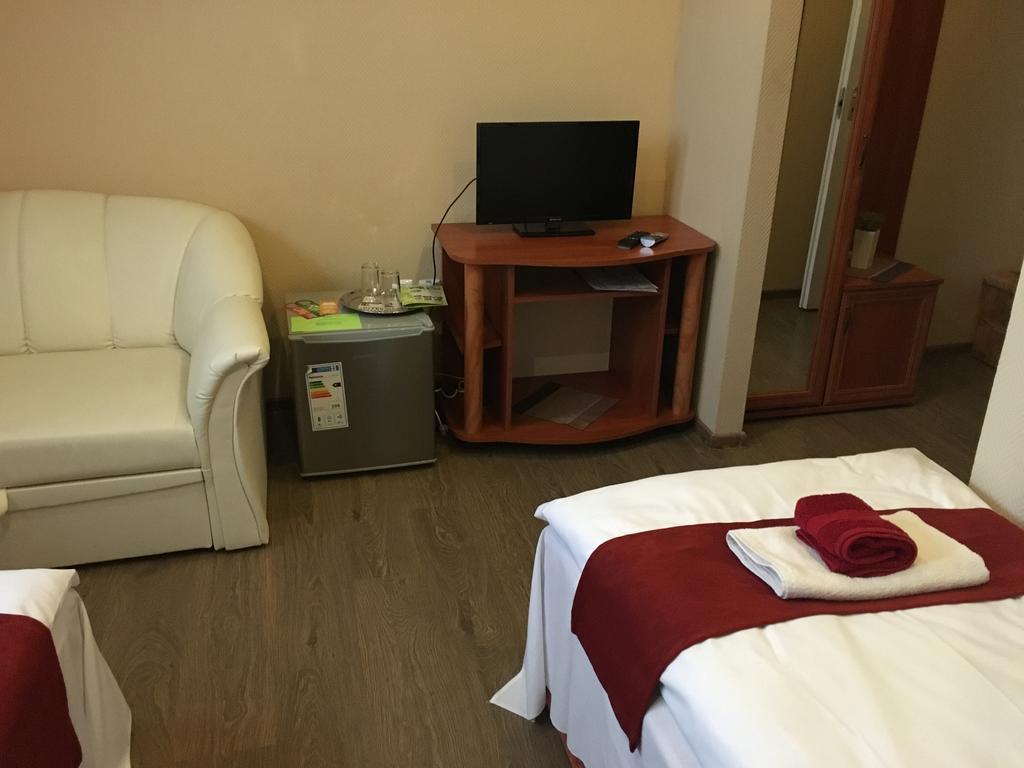 Abszolút Hotel és Panzió Nyírbátor Extérieur photo