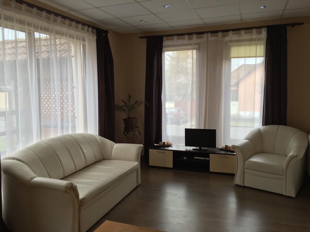 Abszolút Hotel és Panzió Nyírbátor Extérieur photo