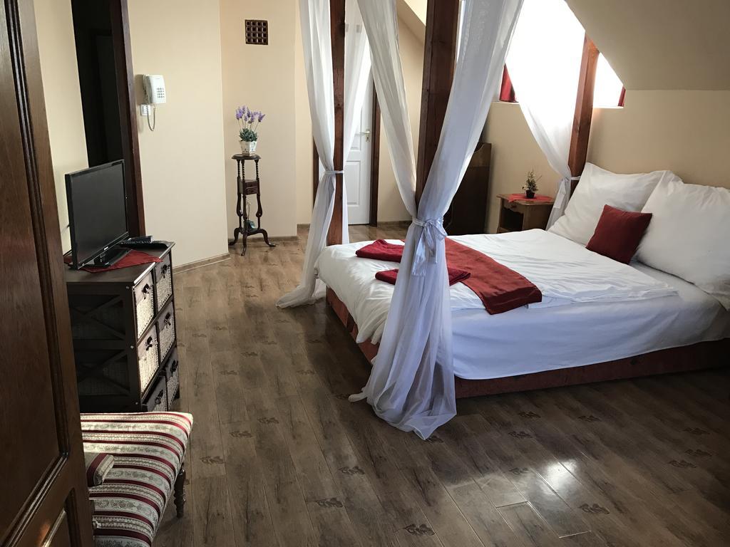 Abszolút Hotel és Panzió Nyírbátor Extérieur photo