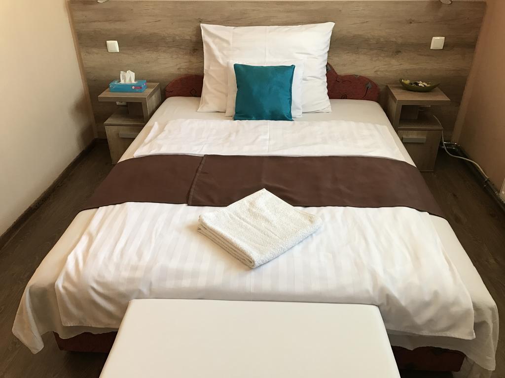 Abszolút Hotel és Panzió Nyírbátor Extérieur photo