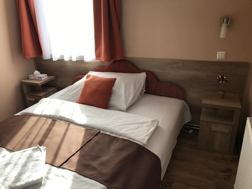 Abszolút Hotel és Panzió Nyírbátor Extérieur photo