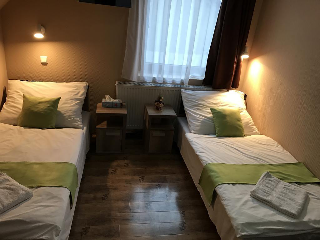 Abszolút Hotel és Panzió Nyírbátor Extérieur photo