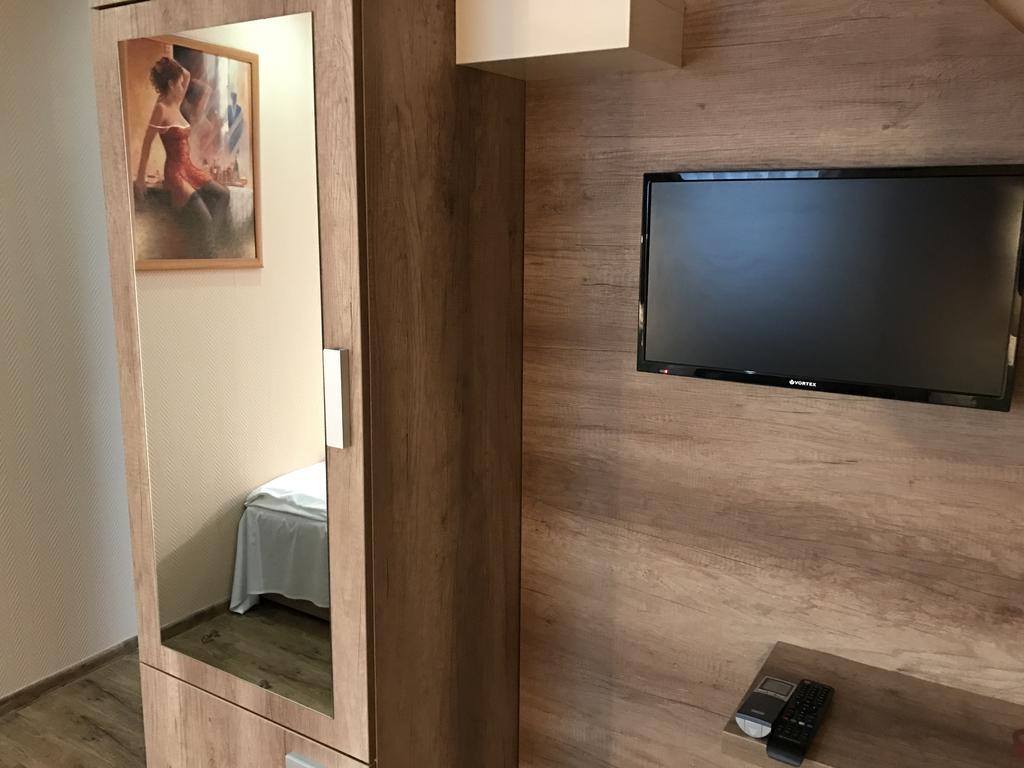 Abszolút Hotel és Panzió Nyírbátor Extérieur photo